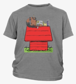 Sleep In Snoop Dogg Peanuts Shirt Sleep In Snoopy Peanuts - Chuck E Cheese Adult T Shirt, HD Png Download, Transparent PNG