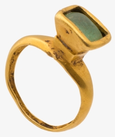 Gold Ring Set With Glass Imitating Emerald - Pre-engagement Ring, HD Png Download, Transparent PNG