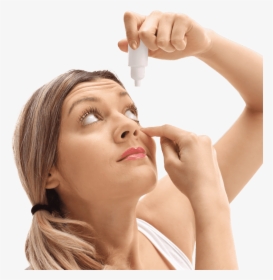 Woman Administering Drops Into Her Eyes - Girl Using Eye Drops, HD Png Download, Transparent PNG
