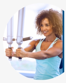 Woman Working Out Shoulders At Gym - Girl, HD Png Download, Transparent PNG