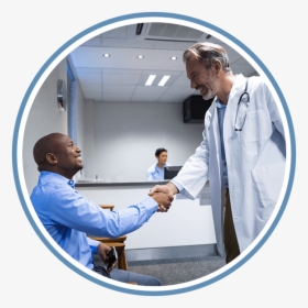 Picture Of A Medical Professional Shaking The Hand - Doctor Shaking Hands With Patient, HD Png Download, Transparent PNG