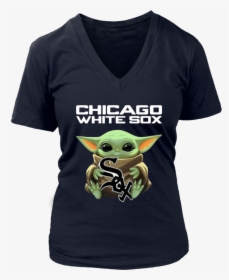 Star Wars Baby Yoda Hug Chicago White Sox Shirt - Baby Yoda Hug Chicago White Sox T Shirt, HD Png Download, Transparent PNG