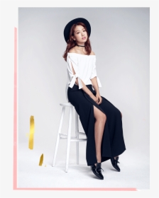June 2 1 Bench - Park Shin Hye Selena Gomez, HD Png Download, Transparent PNG