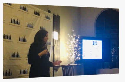 Deborah Farone Of Farone Advisors Presents At Bubbles, - Building, HD Png Download, Transparent PNG
